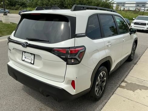 Used 2025 Subaru Forester Premium AWD/4WD image 8
