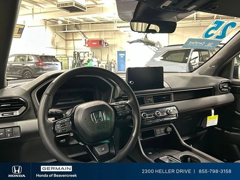Certified 2025 Honda Pilot Black Edition image 15