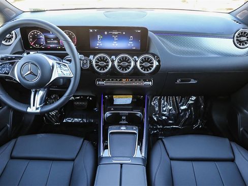 New 2025 Mercedes-Benz GLA 250 4MATIC image 12