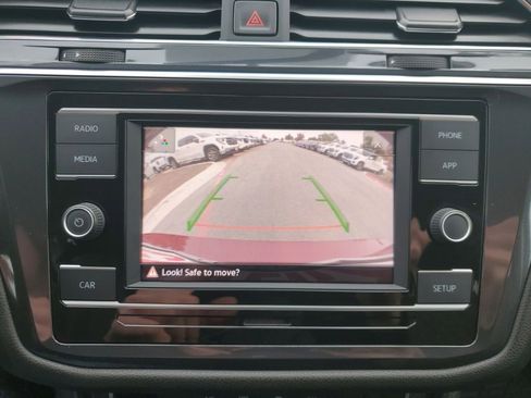 Used 2019 Volkswagen Tiguan S image 43