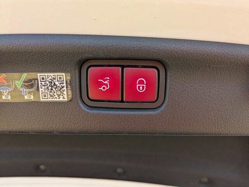 Used 2022 Mercedes-Benz C 300 4MATIC Sedan image 34