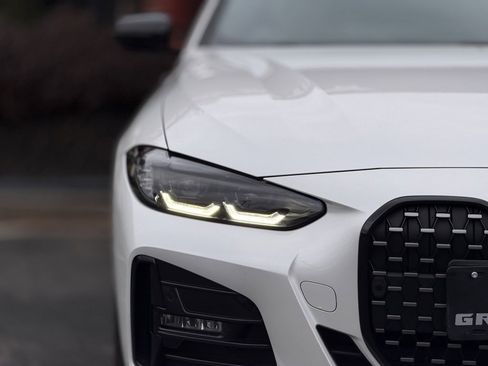 Used 2023 BMW 430i xDrive Convertible w/ M Sport Package image 4