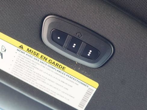 Used 2025 Chrysler Pacifica Select FWD image 37