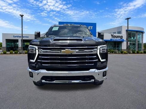 Used 2024 Chevrolet Silverado 2500 LTZ w/ LTZ Convenience Package AWD/4WD image 2