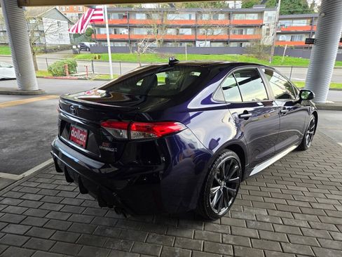 Used 2024 Toyota Corolla SE w/ SE Package image 5