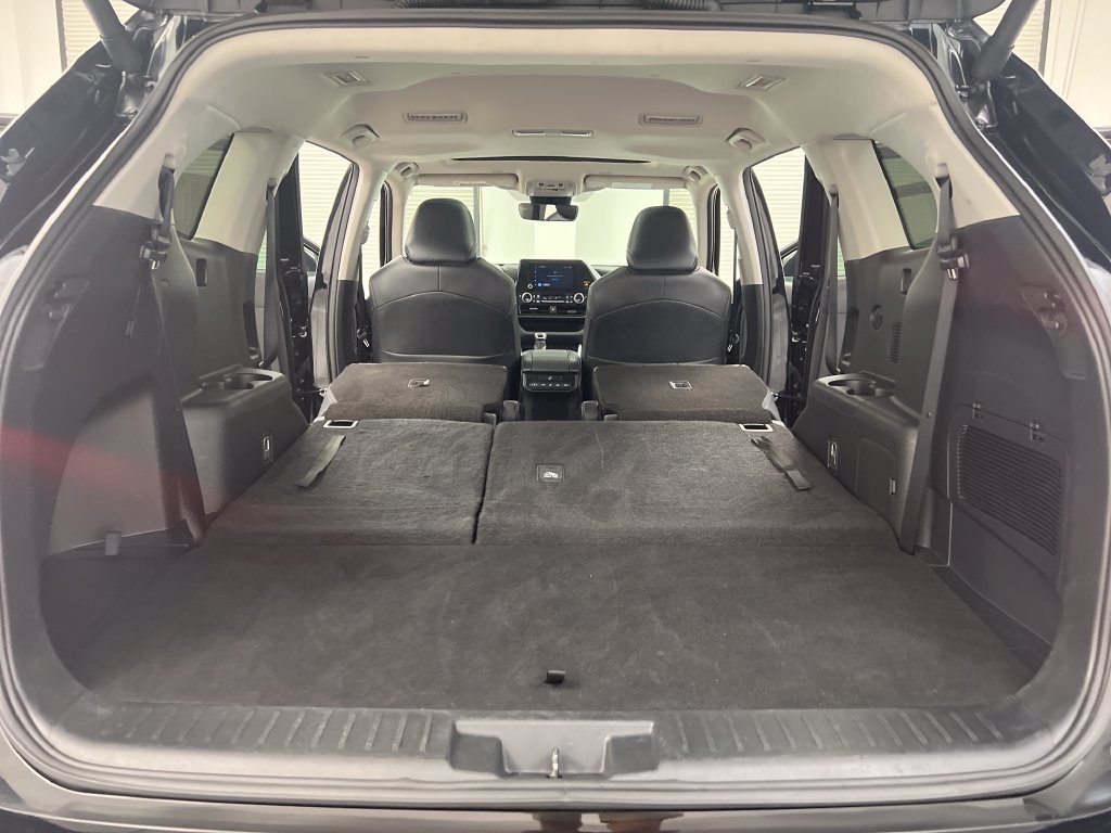 Used 2025 Toyota Highlander XLE FWD image 44