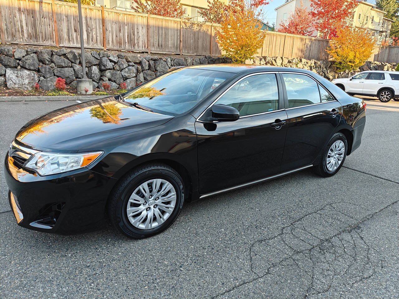 Used 2014 Toyota Camry LE FWD image 2