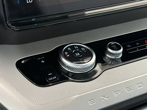 Certified 2025 Ford Expedition Active AWD/4WD image 21
