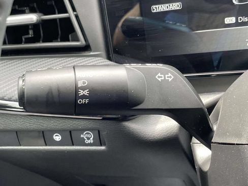 Used 2025 Nissan Kicks SR FWD image 22