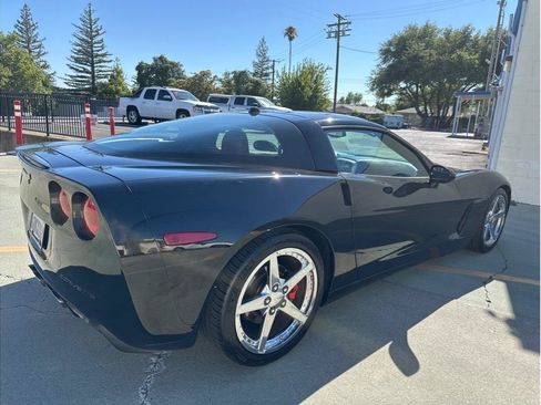 Used 2005 Chevrolet Corvette Coupe w/ Preferred Equipment Group RWD image 6