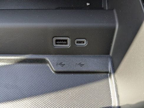 New 2025 Chevrolet Suburban Premier image 27