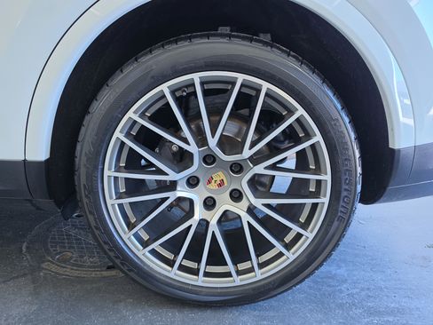 Used 2022 Porsche Cayenne Coupe AWD/4WD image 34