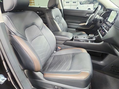 Used 2024 Nissan Pathfinder Platinum w/ Lighting Package (N93) image 41