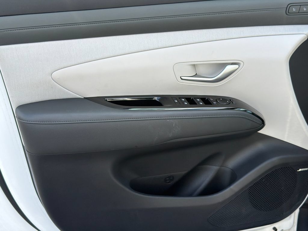 Used 2025 Hyundai Tucson Limited FWD image 12