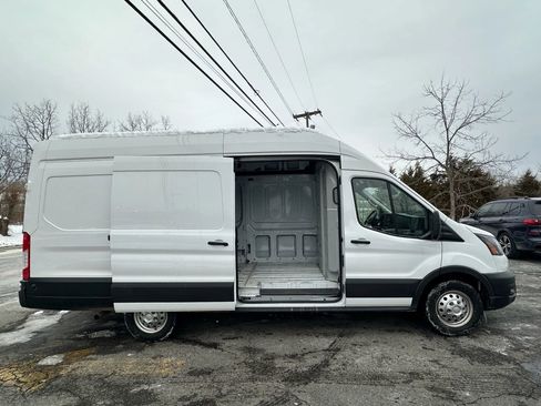 Used 2024 Ford Transit 250 148 High Roof Extended AWD image 5