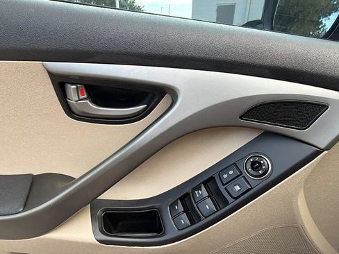 Used 2016 Hyundai Elantra SE FWD image 13