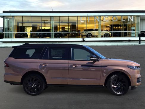 New 2026 Lincoln Navigator Black Label AWD/4WD image 3