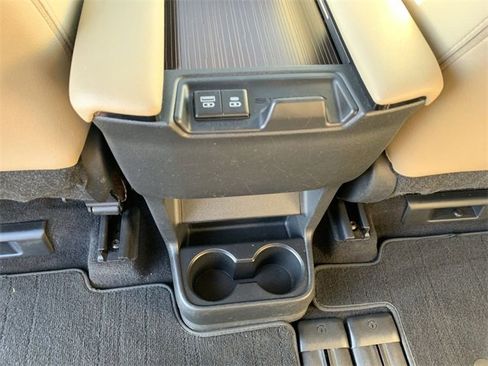 Used 2021 Toyota Sienna XLE image 33
