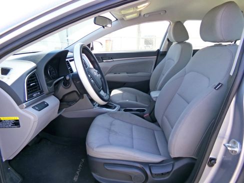 Used 2017 Hyundai Elantra SE image 11