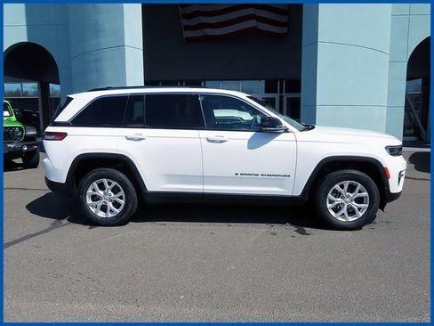Used 2023 Jeep Grand Cherokee Limited AWD/4WD image 2