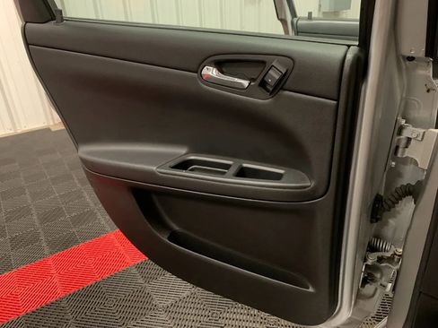 Used 2011 Chevrolet Impala LT image 29