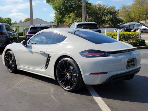 Used 2025 Porsche 718 Cayman image 4