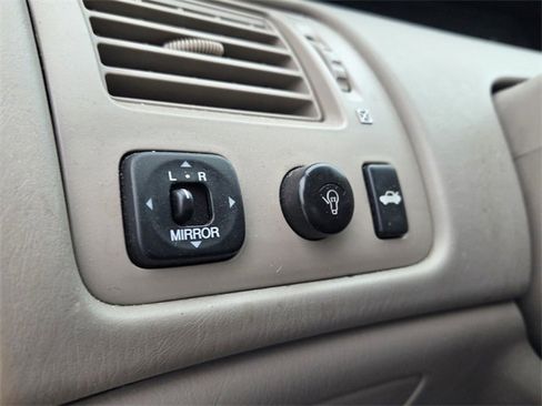 Used 2003 Toyota Avalon XLS image 26