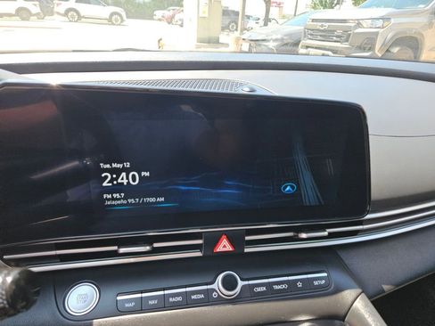 Used 2025 Hyundai Elantra SEL FWD image 21