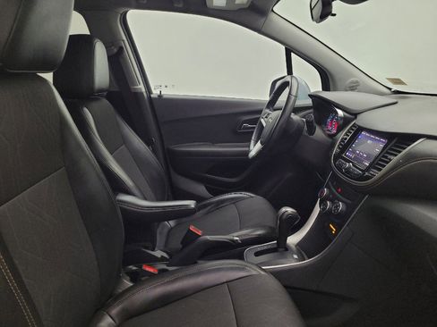 Used 2020 Chevrolet Trax LT w/ LT Convenience Package FWD image 21