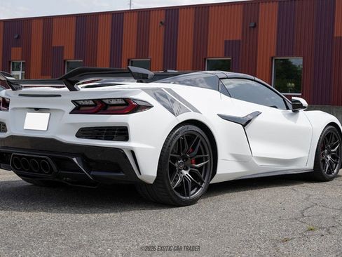 Used 2024 Chevrolet Corvette Z06 w/ Z07 Performance Package RWD image 21