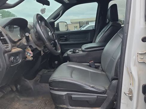 Used 2022 RAM 2500 Tradesman w/ Chrome Appearance Group image 2