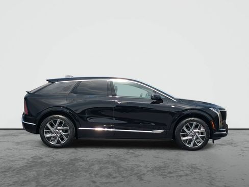 New 2026 Cadillac Optiq Luxury 1 image 9