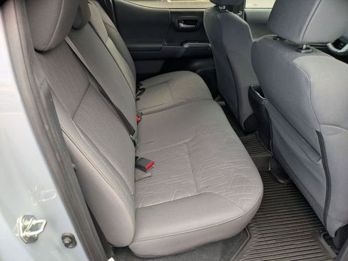 Used 2018 Toyota Tacoma TRD Sport AWD/4WD image 24