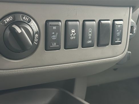 Used 2018 Nissan Frontier SV w/ Value Truck Package AWD/4WD image 18