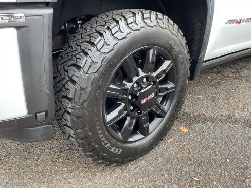 Used 2024 GMC Sierra 2500 AT4 w/ AT4 Premium Plus Package AWD/4WD image 13