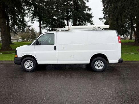 Used 2013 Chevrolet Express 2500 image 2
