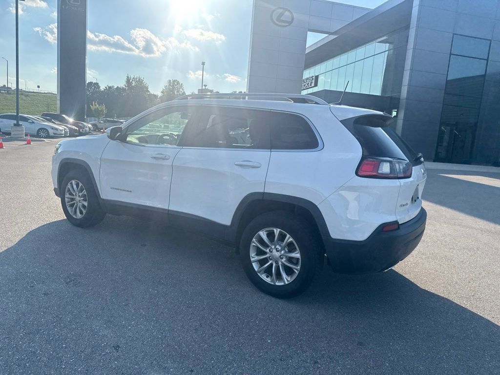 Used 2019 Jeep Cherokee Latitude w/ Cold Weather Group AWD/4WD image 4