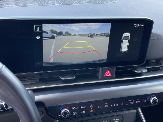 Used 2025 Kia Carnival FWD image 17