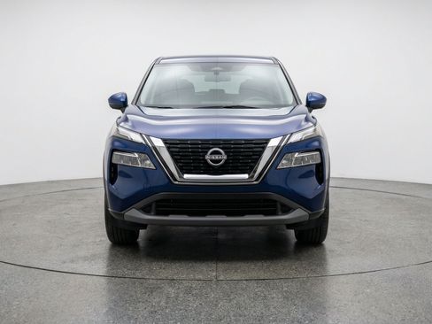 Used 2025 Nissan Rogue SV FWD image 2