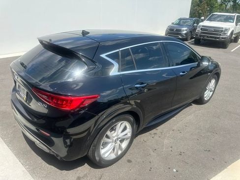 Used 2017 INFINITI QX30 FWD image 3