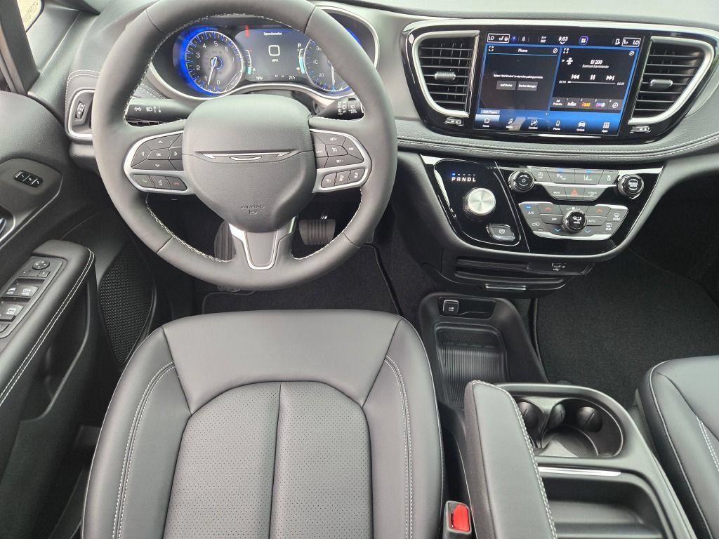 New 2027 Chrysler Pacifica Select FWD image 2