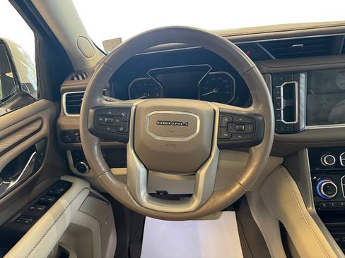 Used 2021 GMC Yukon Denali w/ Denali Premium Package AWD/4WD image 13