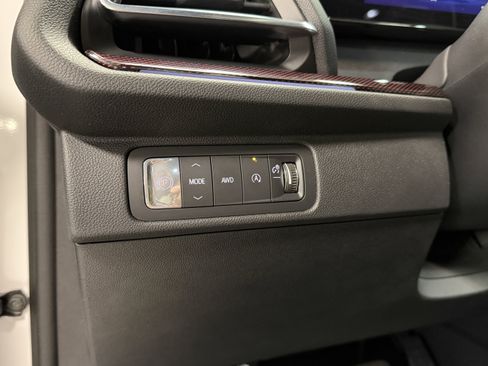 Used 2024 Chevrolet Traverse RS image 20