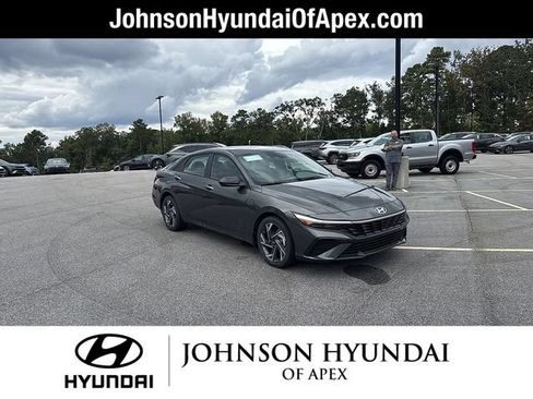 Used 2025 Hyundai Elantra Sport FWD image 13