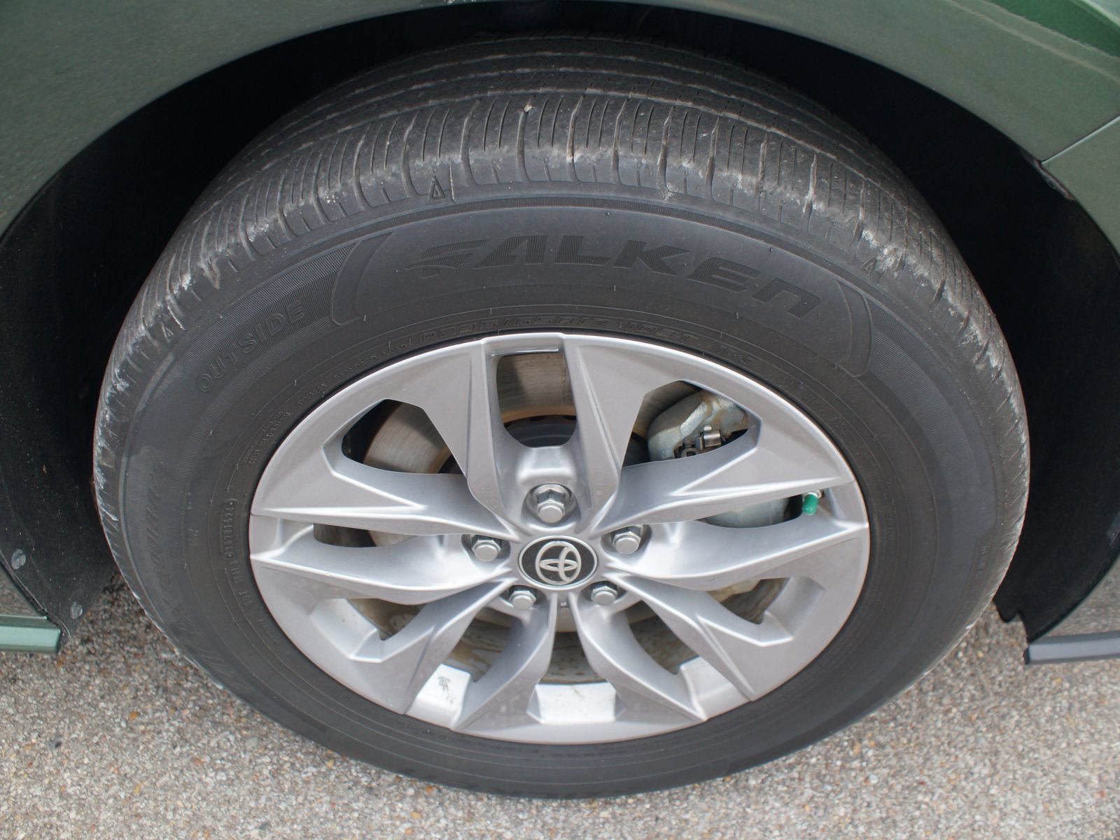 Used 2024 Toyota Sienna LE FWD image 25