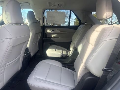 New 2026 Ford Explorer Active w/ Active Comfort Package image 19