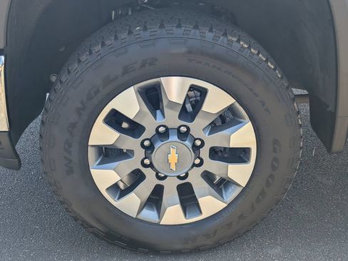 Used 2024 Chevrolet Silverado 2500 LT AWD/4WD image 11