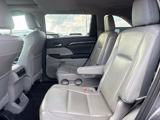 Used 2015 Toyota Highlander Limited w/ Driver Technology Package AWD/4WD image 15