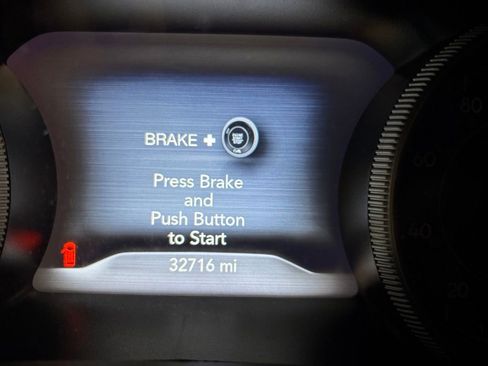 Used 2019 Jeep Cherokee Limited FWD image 16