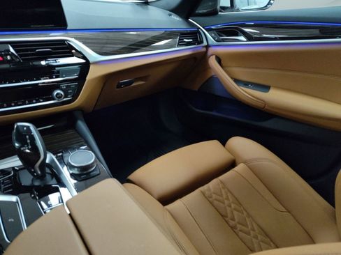 Certified 2022 BMW 530i xDrive w/ Premium Package image 24